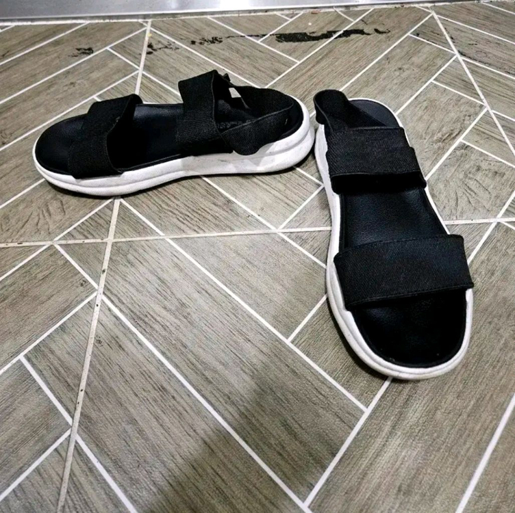 아키클래식 남자샌들 팝니다 이미지