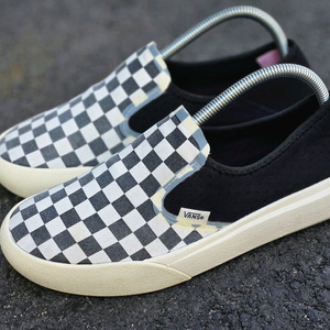 체커보드 슬립온 스니커즈 이미지