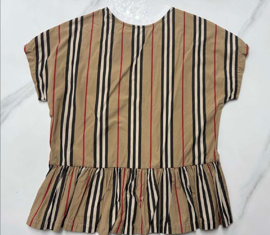 버버리키즈 블라우스반팔티원피스 12y 봉쁘앙리미떼두두msgm몽클스톤타오보보쇼즈구찌펜디프라다디올로디니수어플룸루이스미샤 이미지