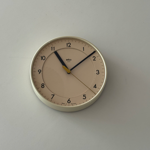 BRAUN 빈티지 벽시계 이미지