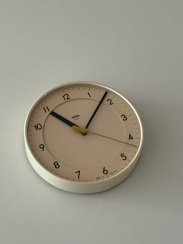 BRAUN 빈티지 벽시계 이미지