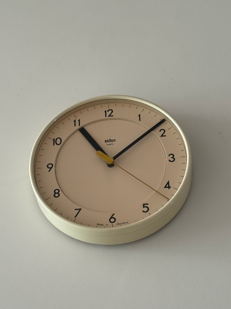BRAUN 빈티지 벽시계 이미지
