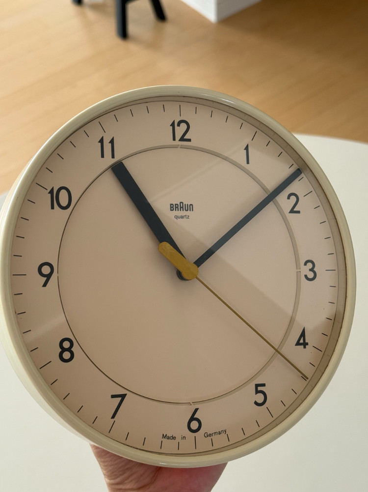 BRAUN 빈티지 벽시계 이미지