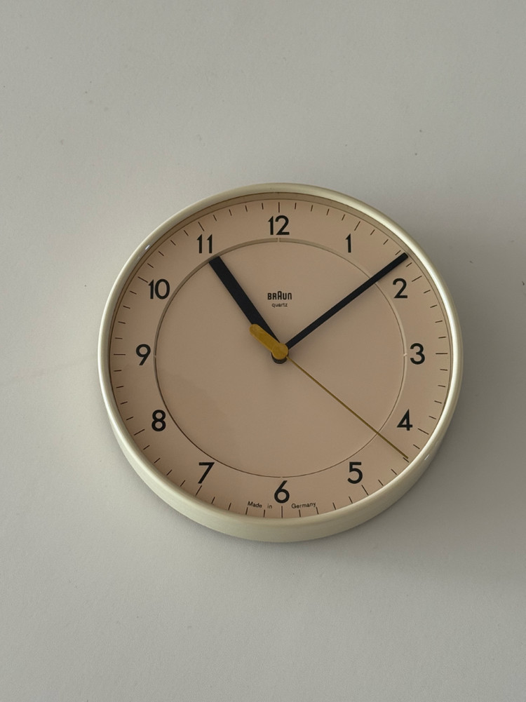 BRAUN 빈티지 벽시계 이미지