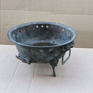 옛날 해태가 조각된 청동 화로 이미지