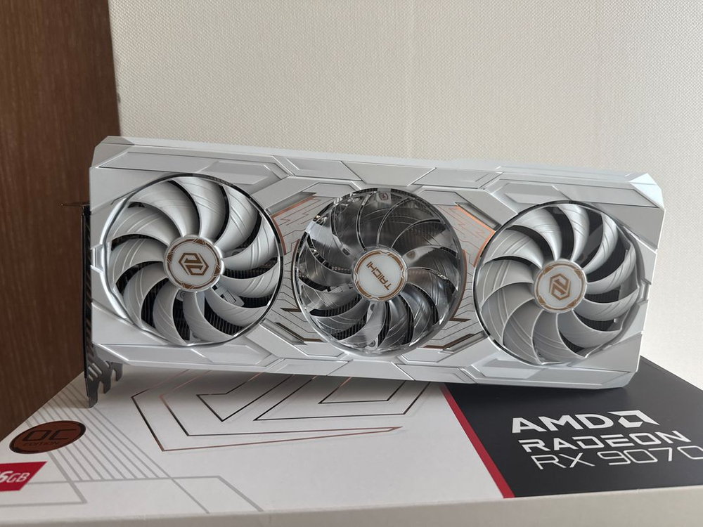 RX 9070 XT 타이치 화이트 이미지