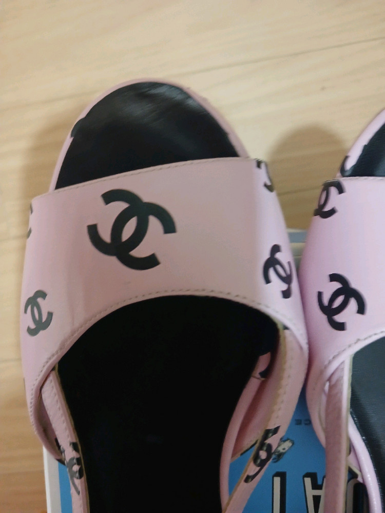샤넬 핑크 CC로고 샌들 이미지