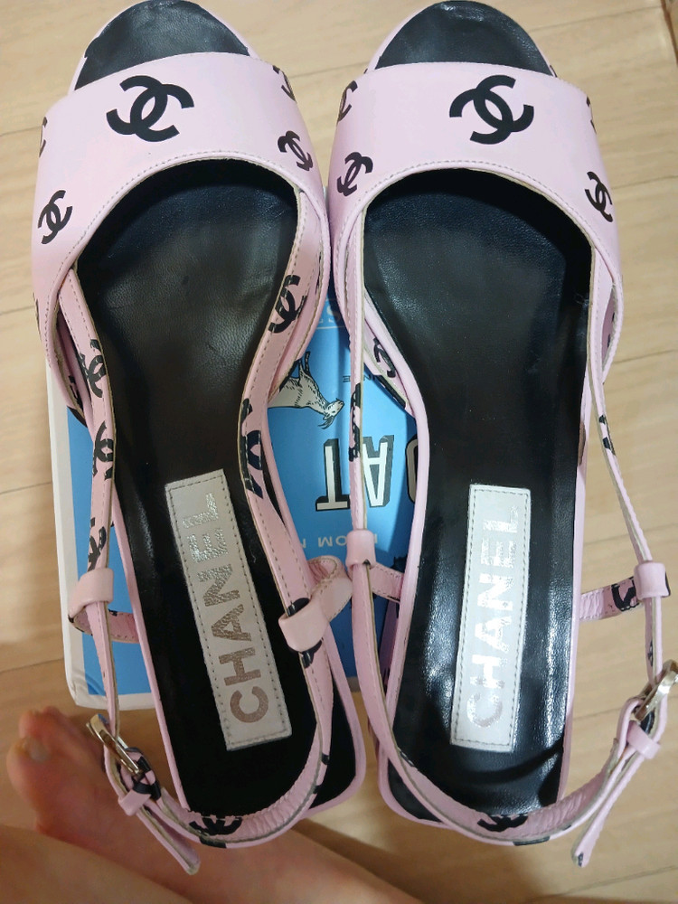 샤넬 핑크 CC로고 샌들 이미지