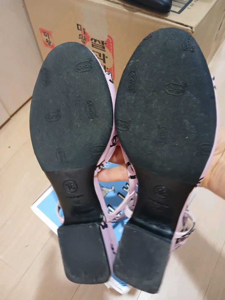 샤넬 핑크 CC로고 샌들 이미지