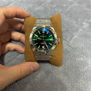 브라이틀링 크로노맷 gmt 녹판 (2023) 이미지