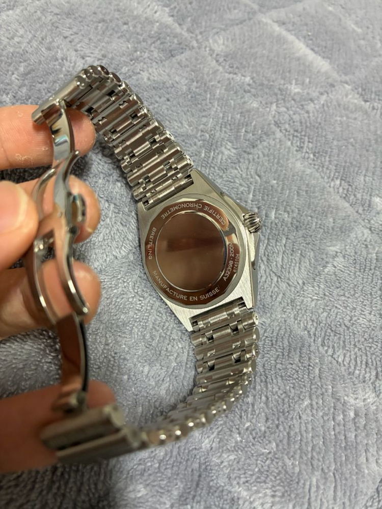 브라이틀링 크로노맷 gmt 녹판 (2023) 이미지