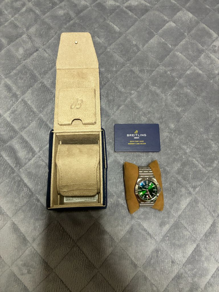 브라이틀링 크로노맷 gmt 녹판 (2023) 이미지