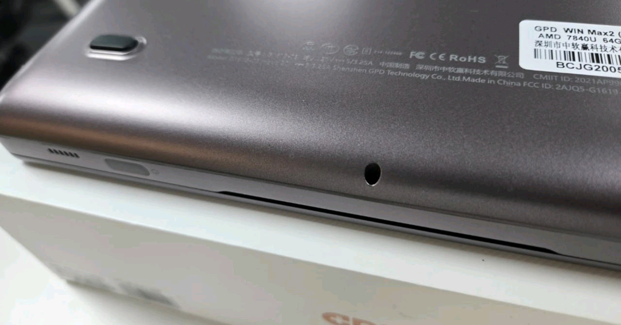 GPD Win Max 2 2023 7840u / 64gb / 2tb / LTE 이미지