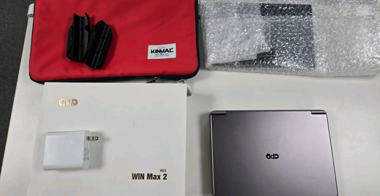 GPD Win Max 2 2023 7840u / 64gb / 2tb / LTE 이미지