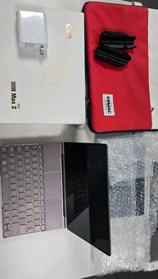 GPD Win Max 2 2023 7840u / 64gb / 2tb / LTE 이미지