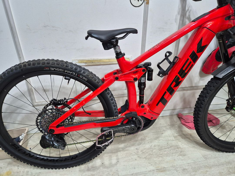 2023년 트랙 9.9최상급 풀카본 자전거 신차가격 1680만원 전기엠티비 자전거 이미지