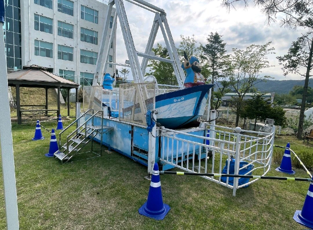 운동장이 놀이터로 변해요! 초등학교에 어울리는 바이킹·트램폴린 렌탈 및 중고판매 이미지