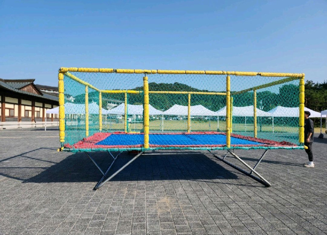운동장이 놀이터로 변해요! 초등학교에 어울리는 바이킹·트램폴린 렌탈 및 중고판매 이미지