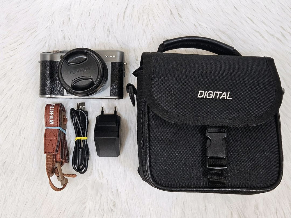 [민트급] 후지필름 X-A5 미러리스, 디카, 디지털 카메라, 티타늄컬러 이미지
