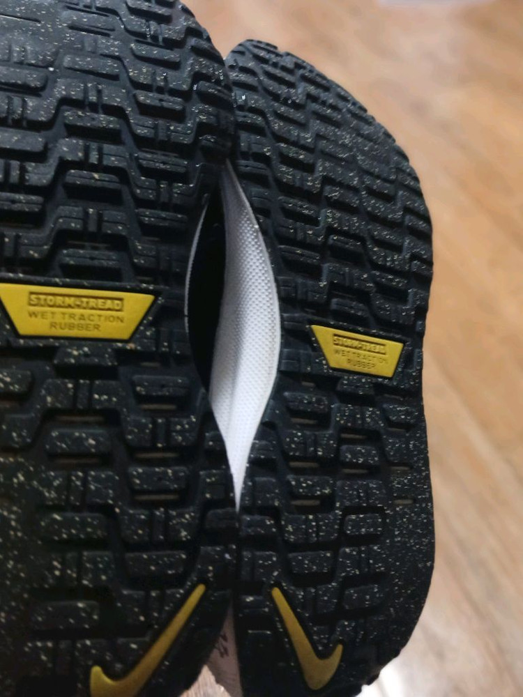 나이키 인피니티 런4 고어텍스 240 이미지