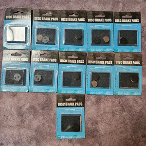 원형 브레이크패드 미사용 11개 팝니다.지름 2cm입니다. 이미지