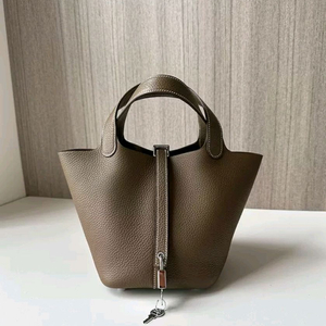 새상품 에르메스 올수공 정가죽사용 피코탄18 에토프은장 이미지