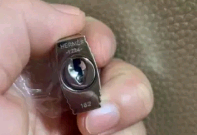 새상품 에르메스 올수공 정가죽사용 피코탄18 에토프은장 이미지