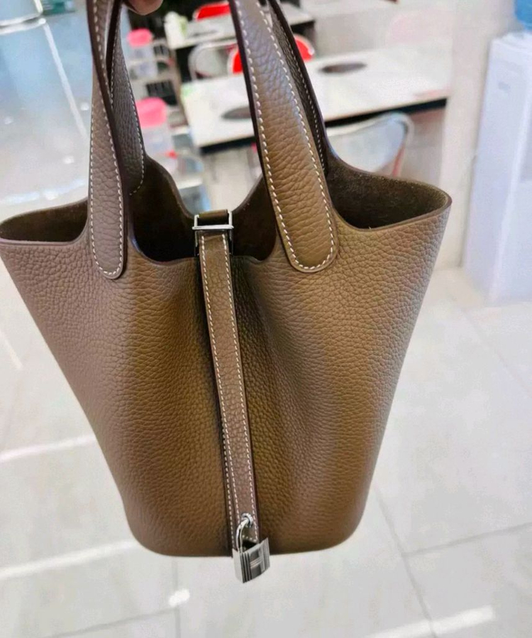 새상품 에르메스 올수공 정가죽사용 피코탄18 에토프은장 이미지