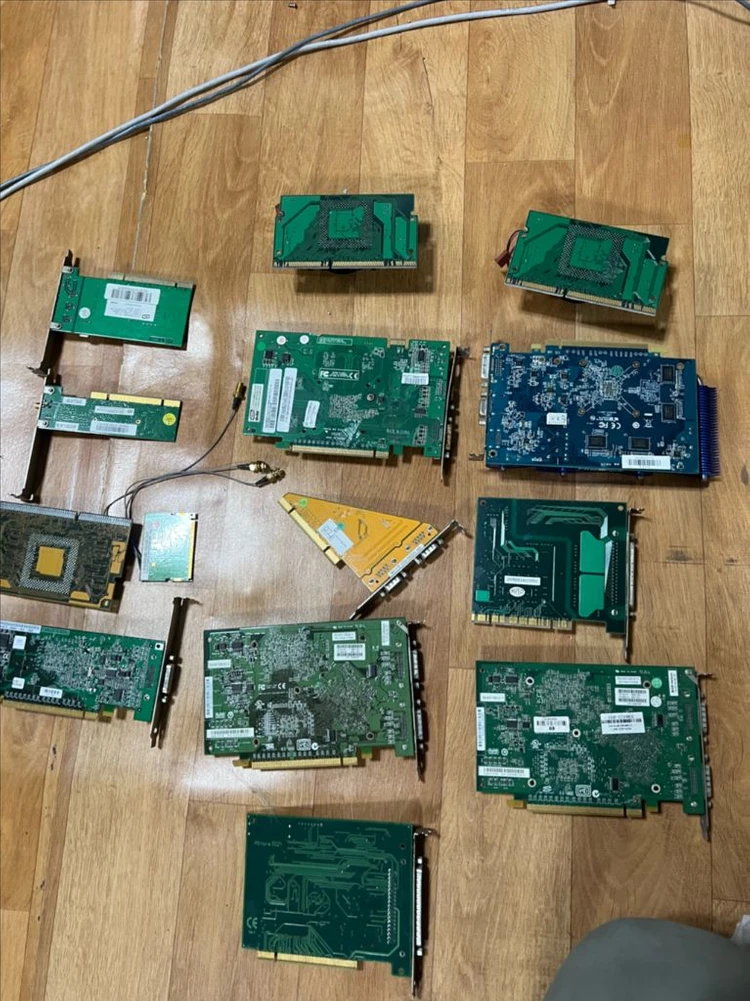 컴퓨터 오래된 그래픽카드 부품 수집 연구 촬영 소품용 이미지