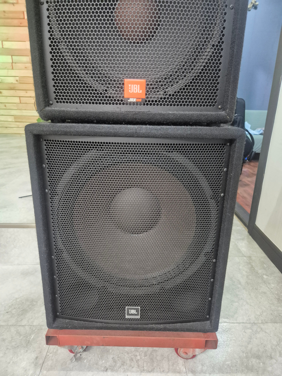 JBL 스피커 세트 이미지