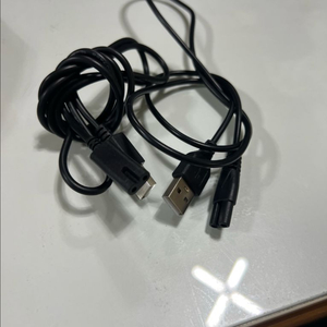 면도기 충전기 두개 이미지
