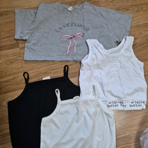 크롭티와 나시3종 및 흰블라우스티셔츠3벌 120사이즈 일괄 이미지