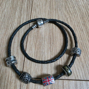 판도라 블랙 가죽 더블 랩 팔찌 이미지