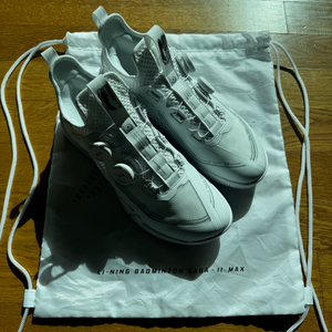 리닝 사가 2 맥스 배드민턴화 270mm 판매합니다. 이미지