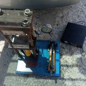 오래된 ENERPAC 실험실용 핸드 유압 프레스 10톤 이미지