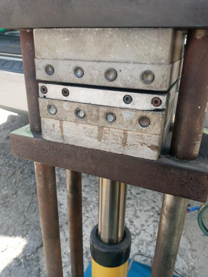 오래된 ENERPAC 실험실용 핸드 유압 프레스 10톤 이미지