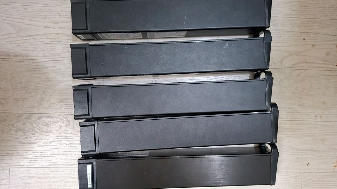 알톤전기자전거 배터리 완충시 41.7v 3개 41.6v 1개 40.8v 1개 각 20만원 전기자전거충전기4만원 이미지