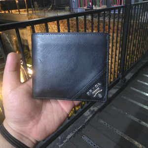 프라다 반지갑 이미지