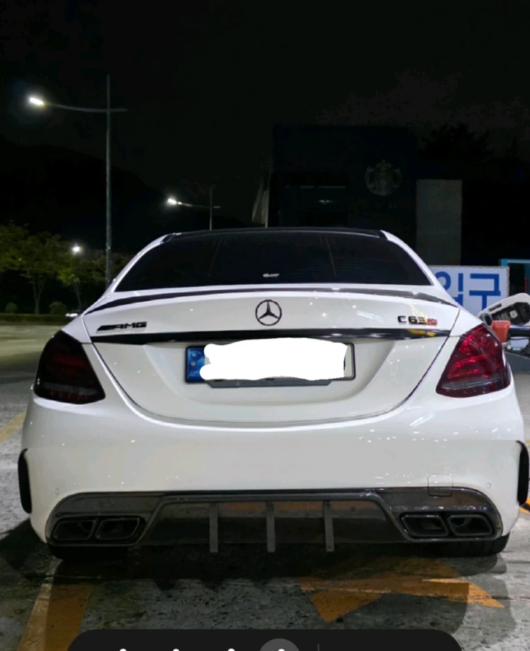W205 C63AMG 세단 순정 카본스포일러 이미지