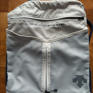 데상트 어슬레틱 백팩 신발가방 이미지