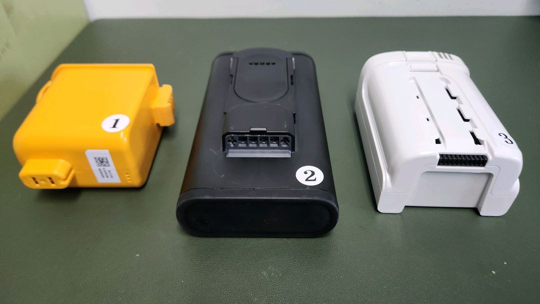 각종 무선청소기용 중고 배터리 이미지