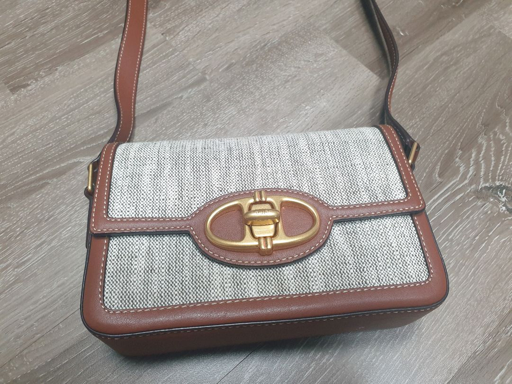 아떼 바네사브루노 크로스백 이미지