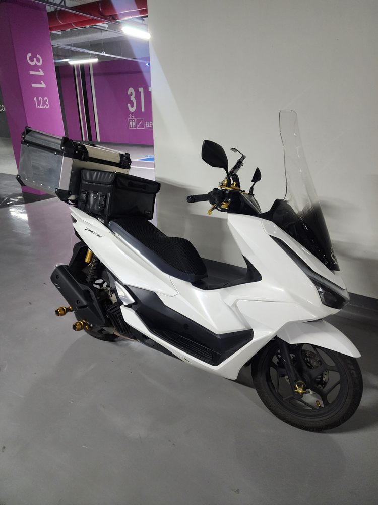 혼다 PCX 125 ABS 25년식 / 배달 풀세팅 / 보조가방 포함 / 바로 운행 / 상태양호 이미지