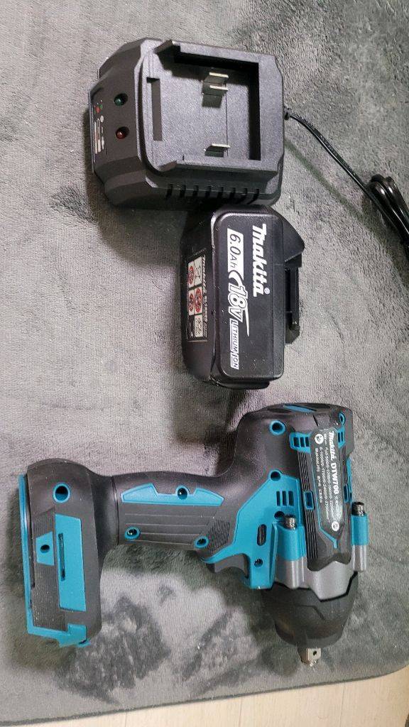 마끼다 임팩렌치 힘좋은 고토크 18V 팝니다 이미지