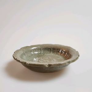 고미술품 고려시대 고려청자 국화문양각화형접시 이미지