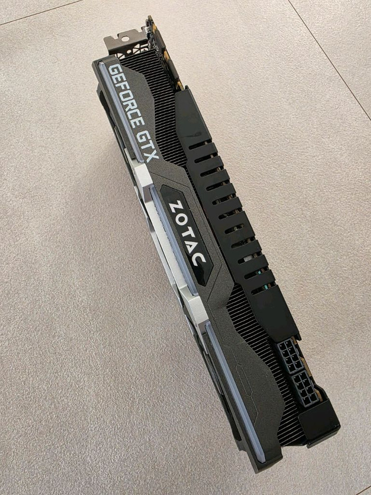 조탁 GTX 1080 Ti AMP EXTREME CORE 그래픽카드 이미지