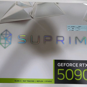 RTX 5090 슈프림 이미지