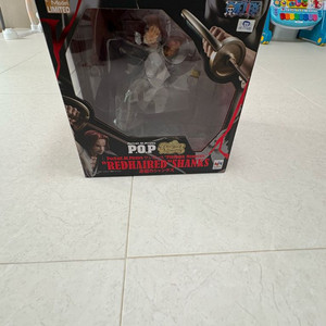 샹크스 한정판 pop 피규어 정상결전 이미지