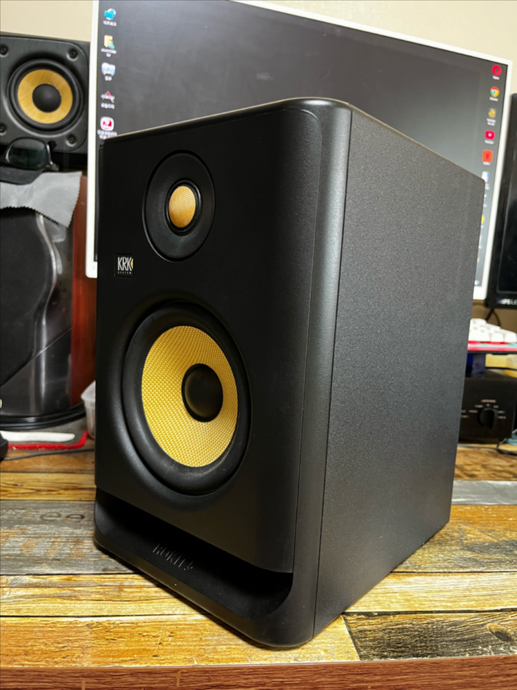 KRK ROKIT5 G4 이미지