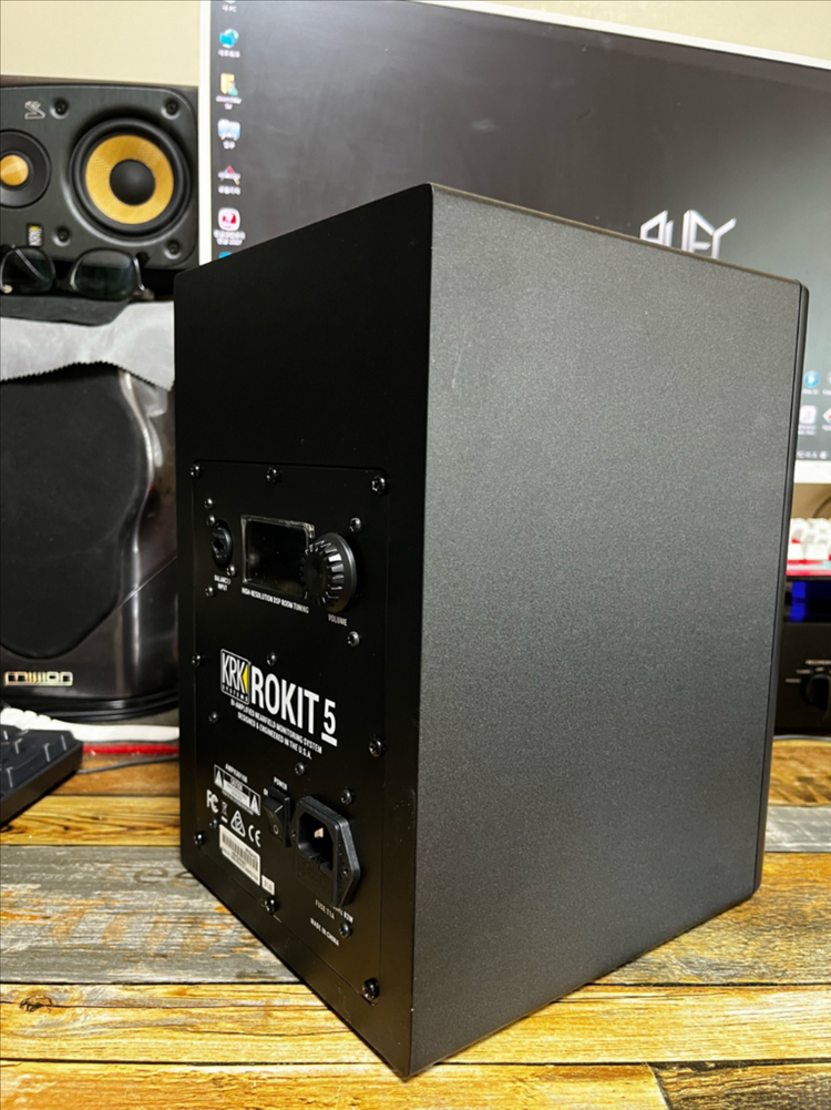 KRK ROKIT5 G4 이미지